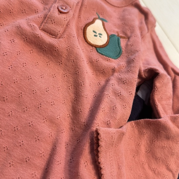 3/$15 Carter’s outfit 18m - Picture 2 of 4